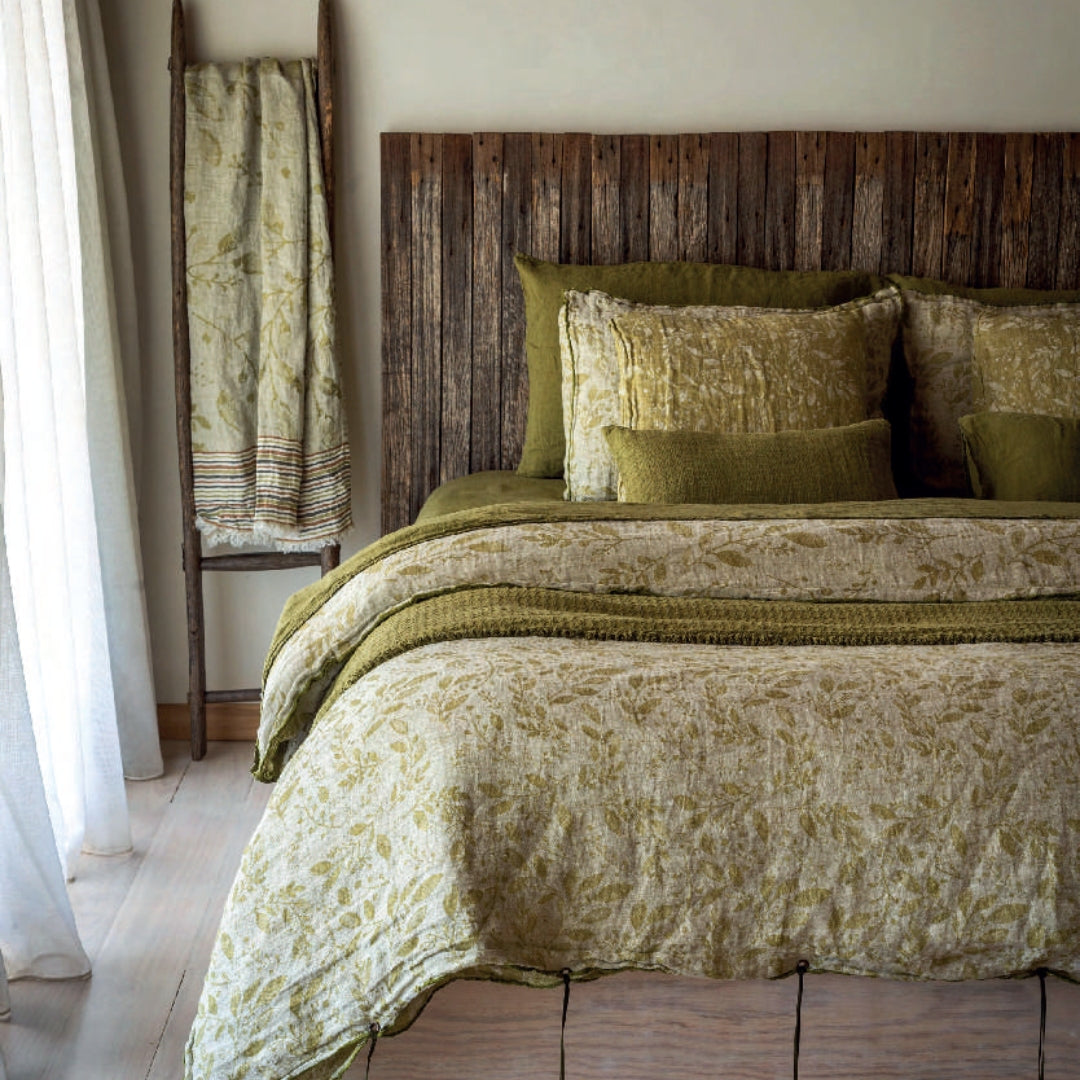 gultas veļa EVERGREEN, 100% lins, žakards, zaļa ar lapu rakstu, interjerā