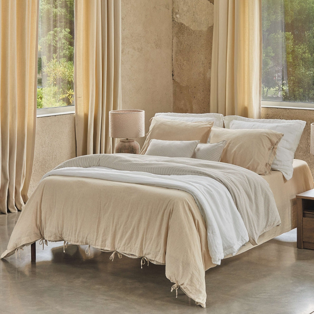 gultas veļa PETRA, 70% kokvilna, 30% Eiropas lins, stonewashed, žakards, bēšā, interjerā