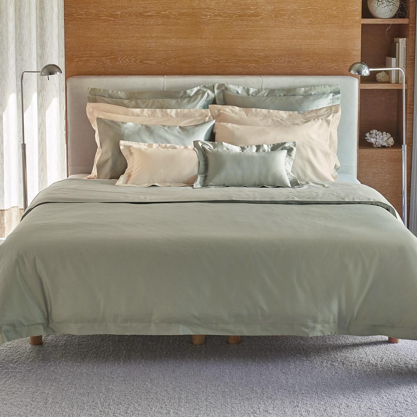 gultas veļa VINCENT, 100% kokvilna, 300TC satīns,olīvu, interjerā