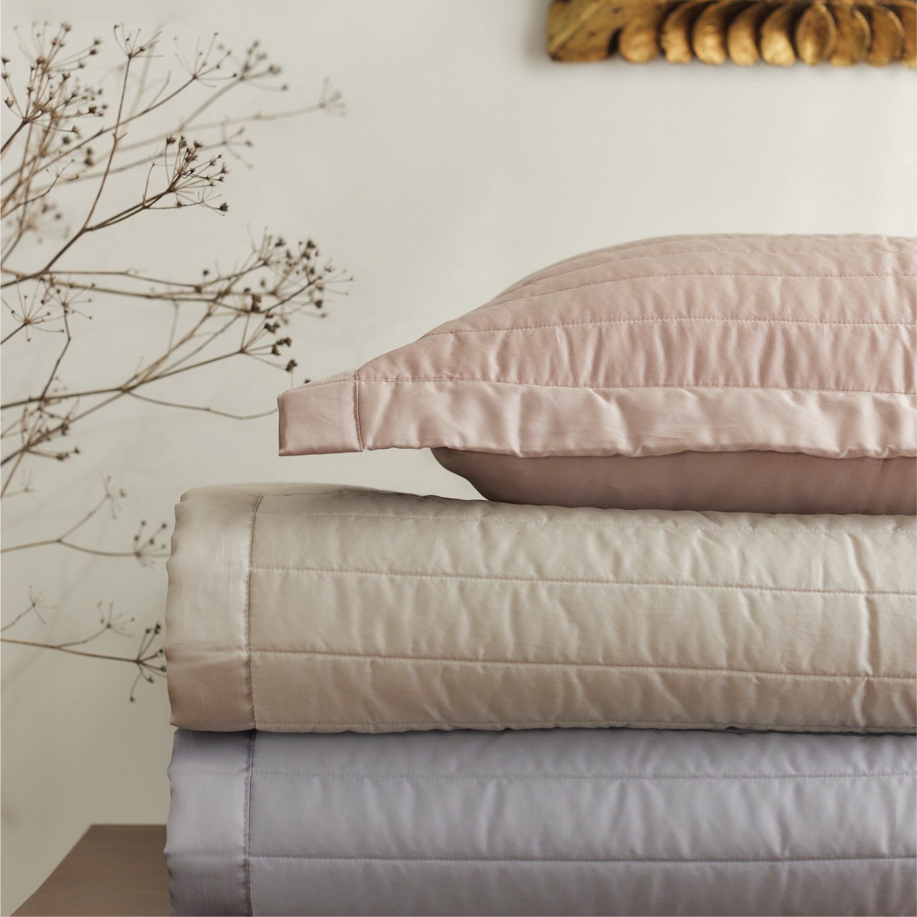 Gultas pārklāji un dekoratīās spilvendrānas BEAM, 100% kovilna, 300TC Satīns, pink, taupe, grey-blue, rozā, bēšs,pelēkzils