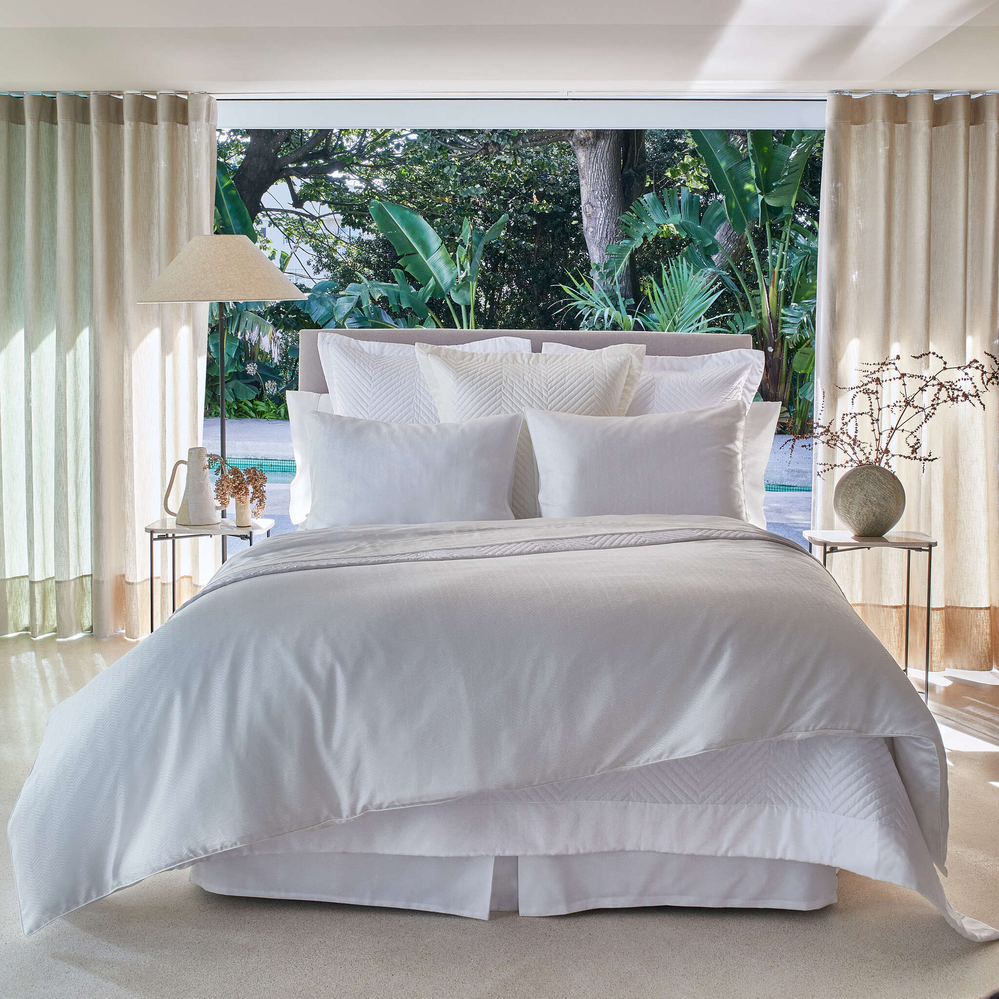 gultas veļa CLARA, 100% tencel, žakards, balta, interjerā