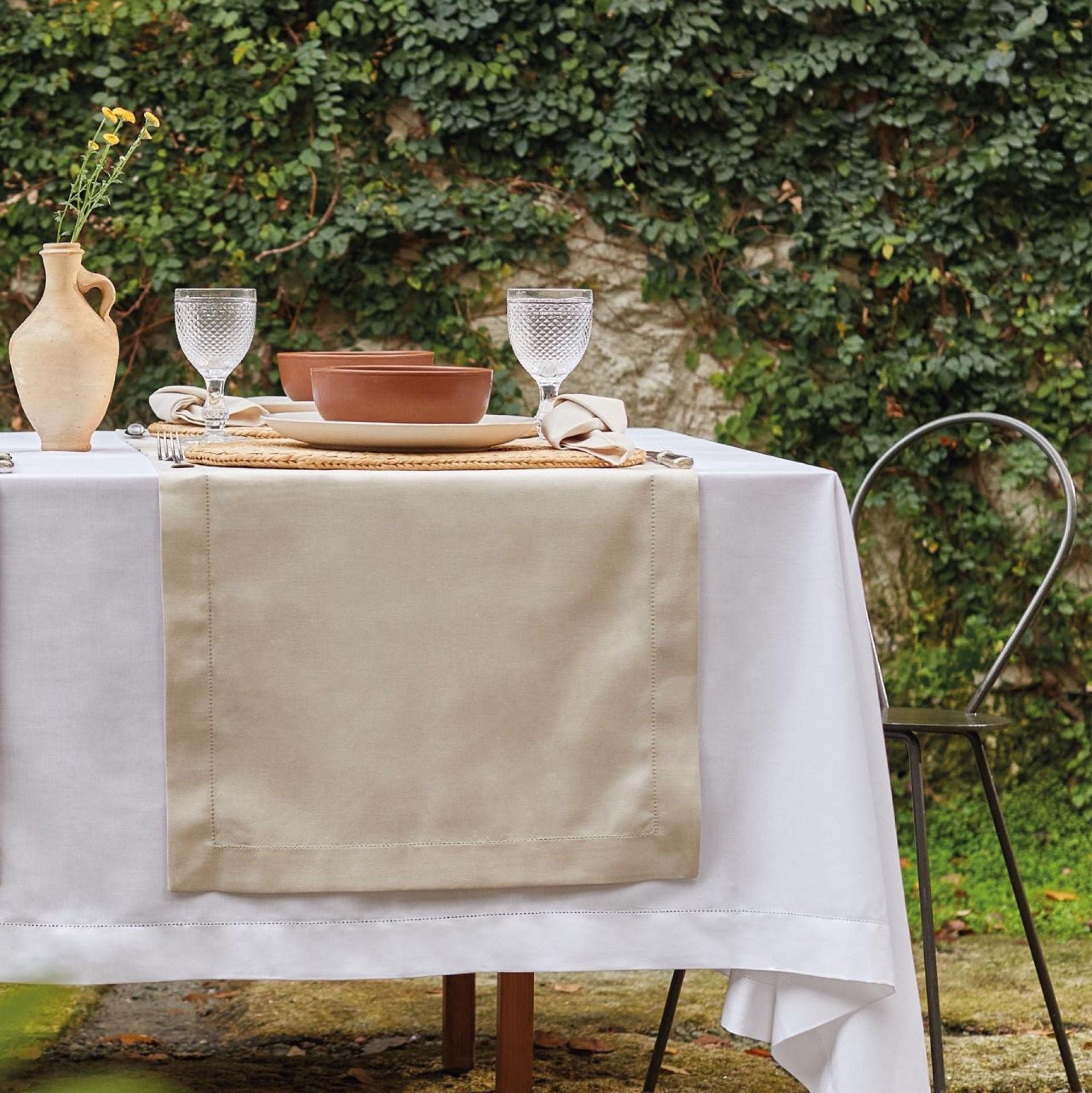 Galdauts un galda celiņš EMY, 70% kokvilna, 30% poliesters, balts, bēšs, dabā