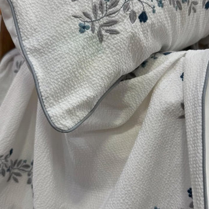 Bed linen FLORA seersucker with embroidered flowers
