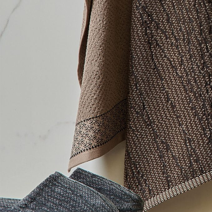 frotē dvieļi OSAKA, 100% kokvilna, 500g/kvm, brūns, interjerā