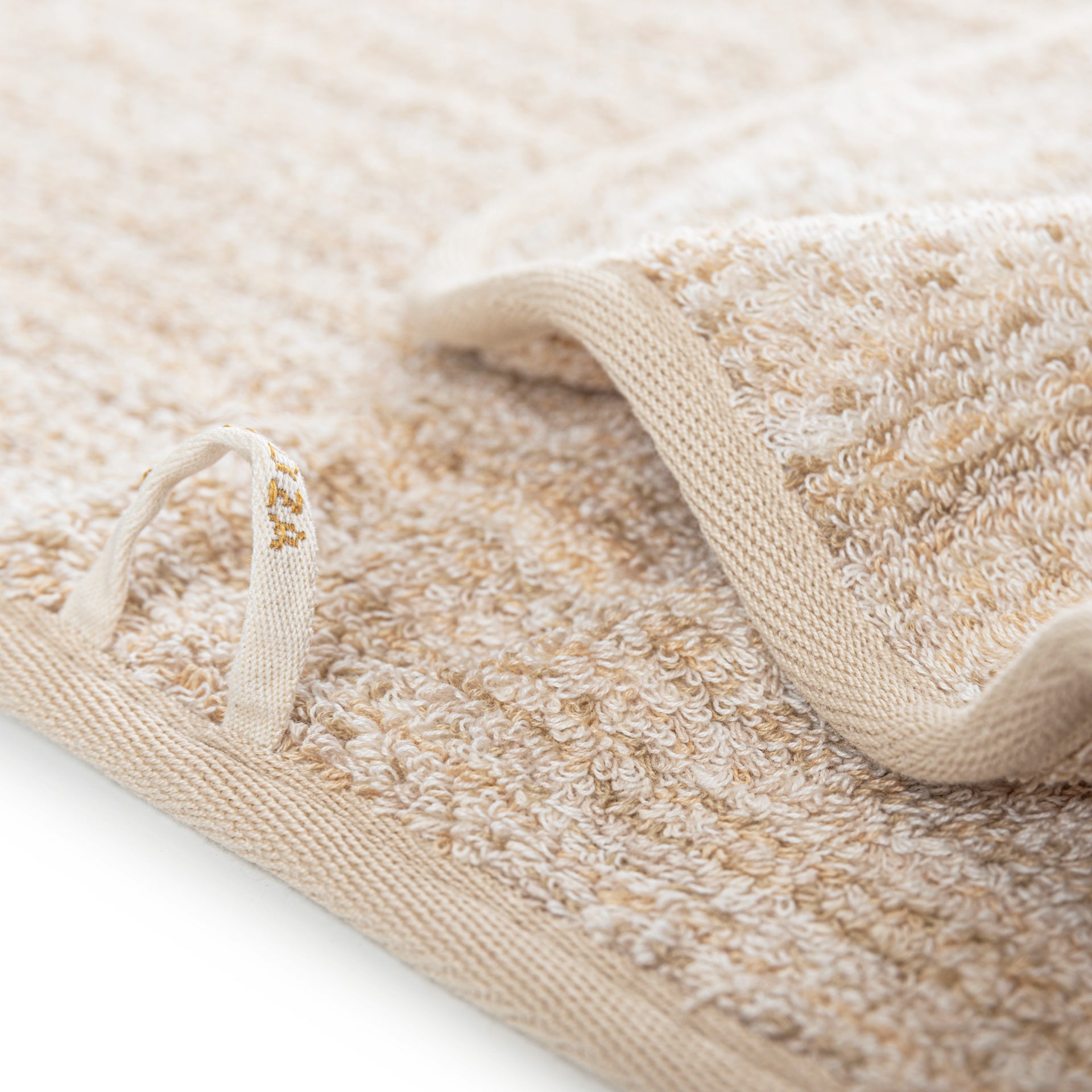 frotē dvielis PORTO ar iešūtu pakarināmo, 100% superior cotton, 730g/kvm, snow/fog, balts/bēšs