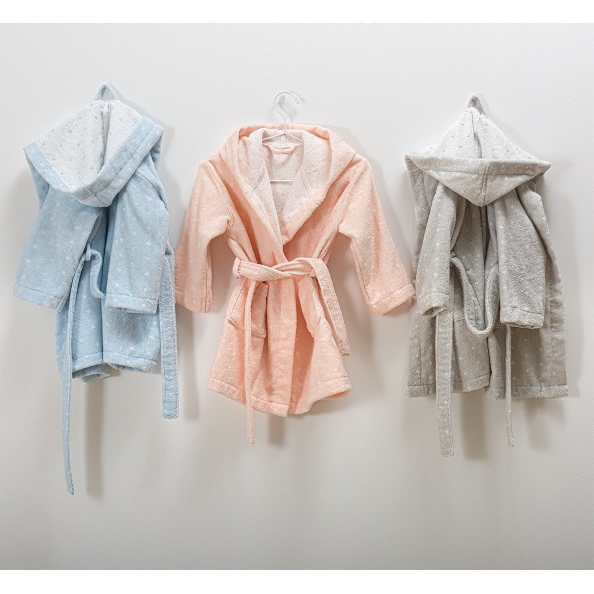 bērnu frotē halāti ar kapuci PINTAS DOTS, 100% kokvilna, ar baltām punktiņam, lašu krāsa, pelēkā, zilā