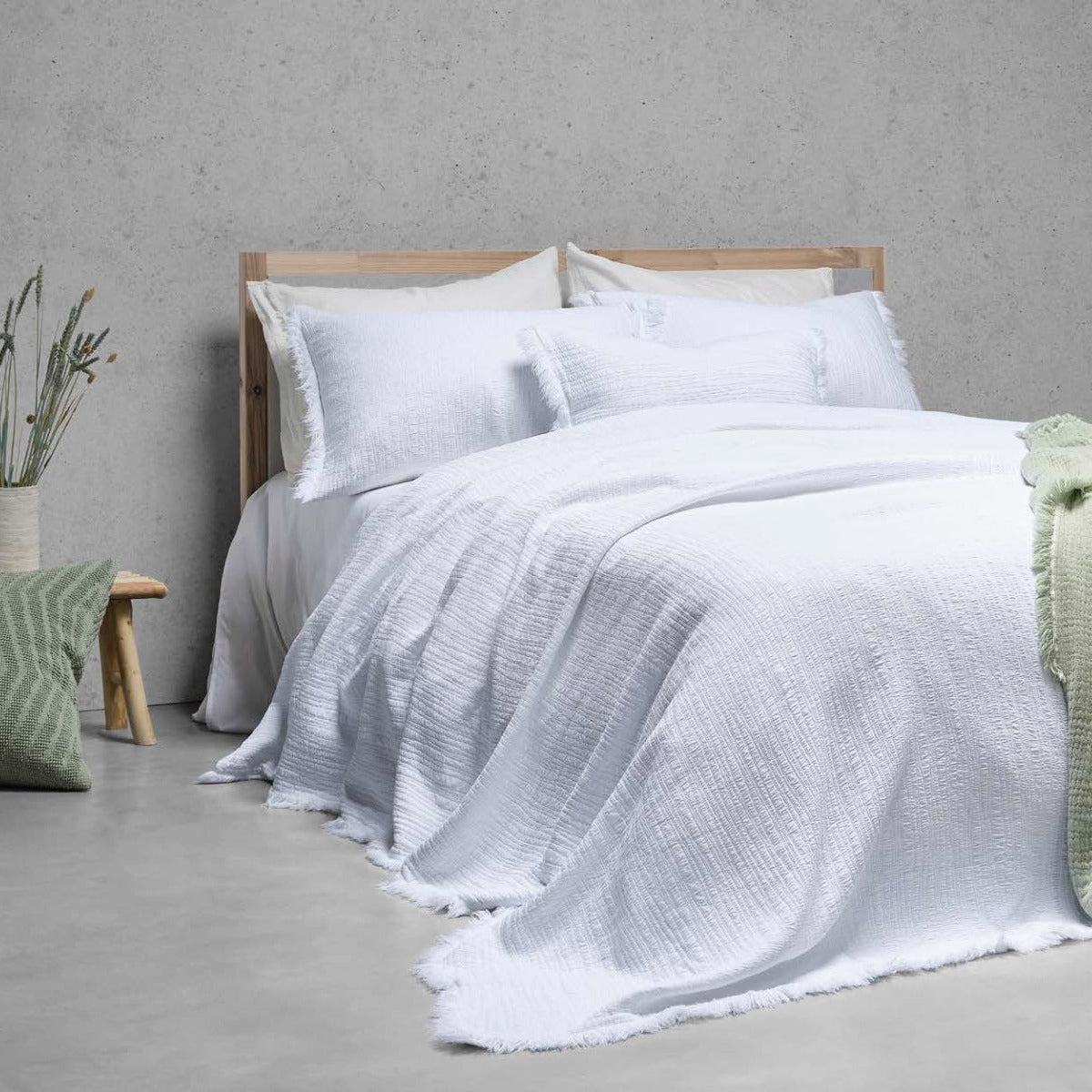 Gultas pārklājs AMBIANCE, 100% BCI cotton, white, balts, interjerā