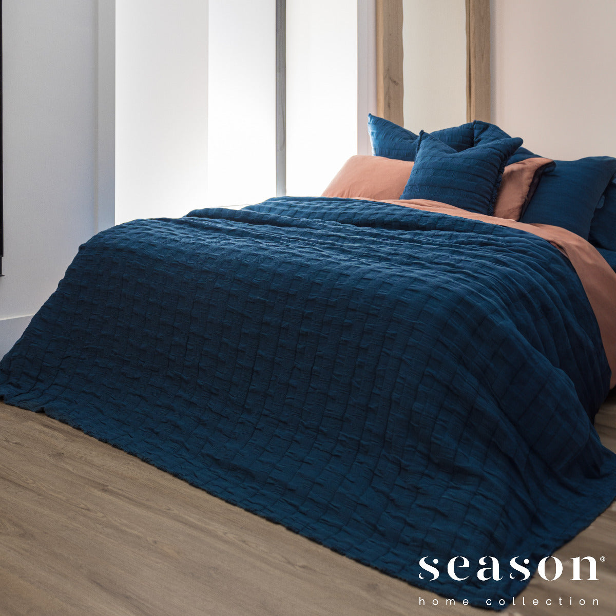 gultas pārklājs MALTHE, 100% BCI cotton, blue, tumši zils, intrejerā