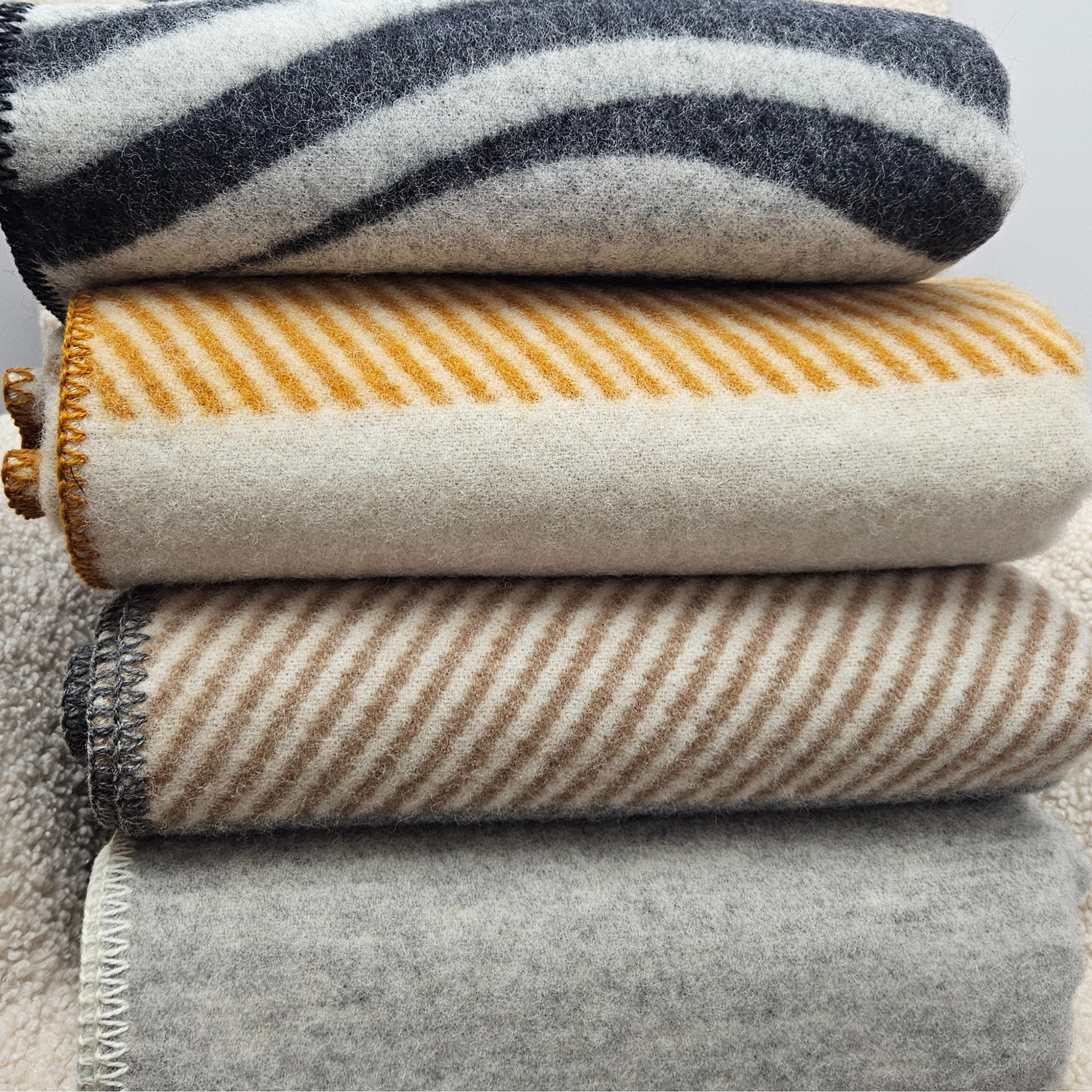 Vilnas sega SELVA, 150x200, 100% vilna, 450 g/kvm, dažādas krasas