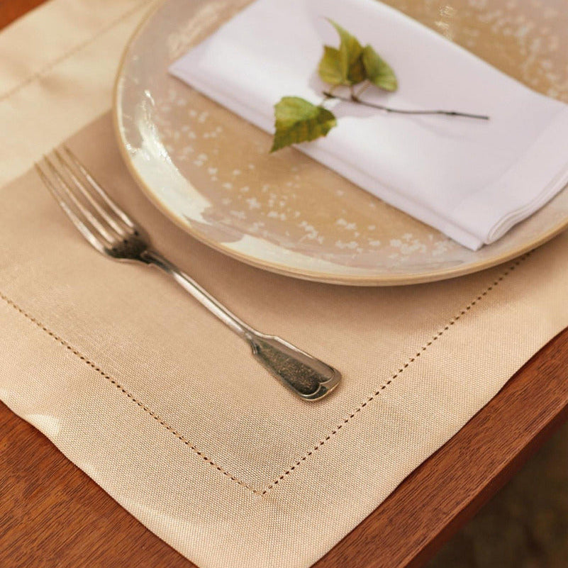 Galda salvete EMY, 70% kokvilna, 30% poliesters, bēšs, interjerā