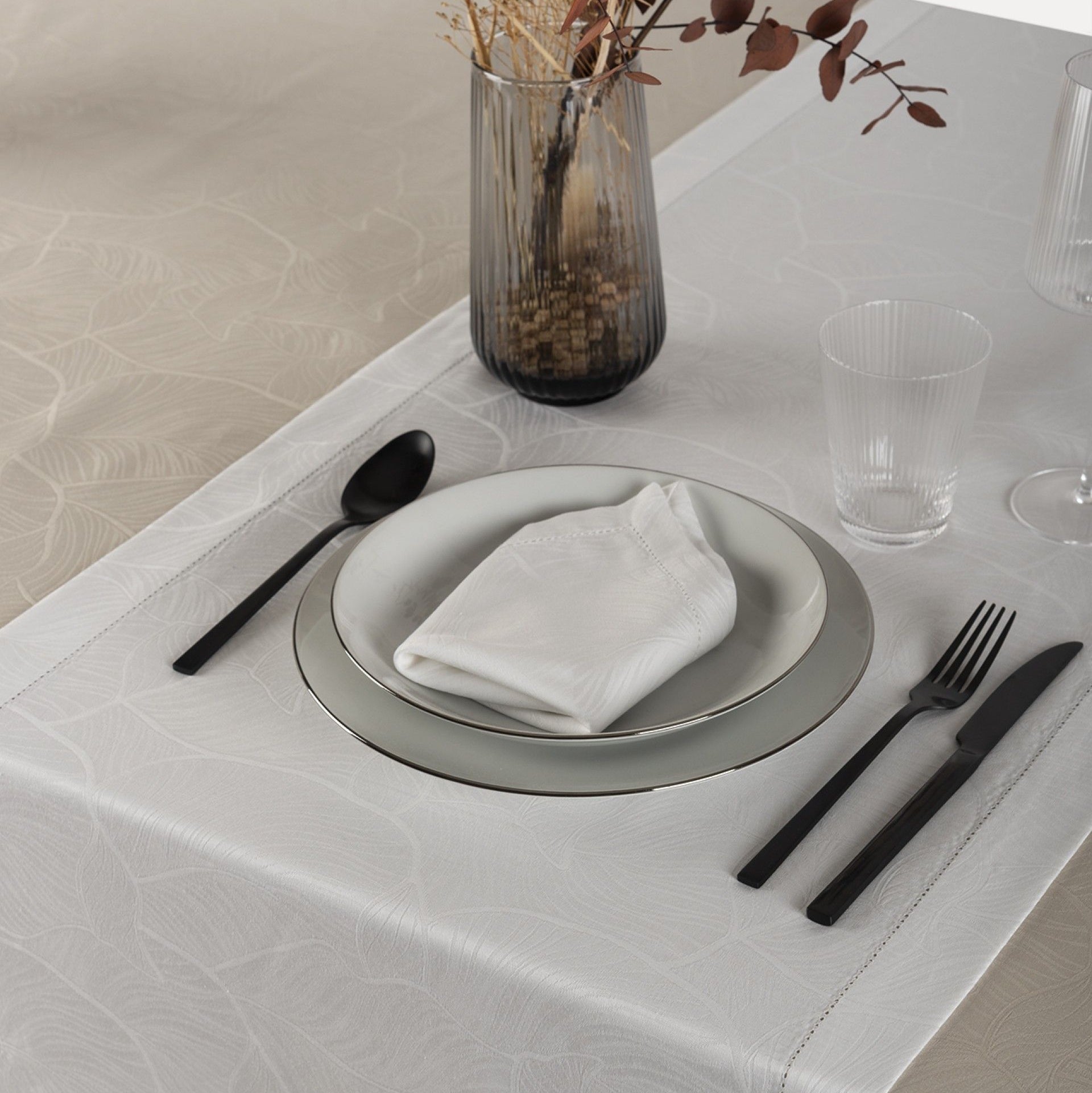 Galda celiņš un servēšanas salvete GLORIA, 100% kokvilna, žakards, balts, interjerā