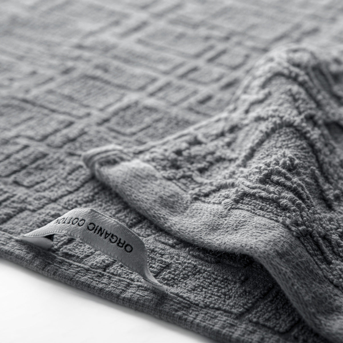 Frotē dvielis GAUFRE ar iešūtu pakarāmo, 100% organic cotton, 600g/kvm, magnetic grey, tumši pelēks