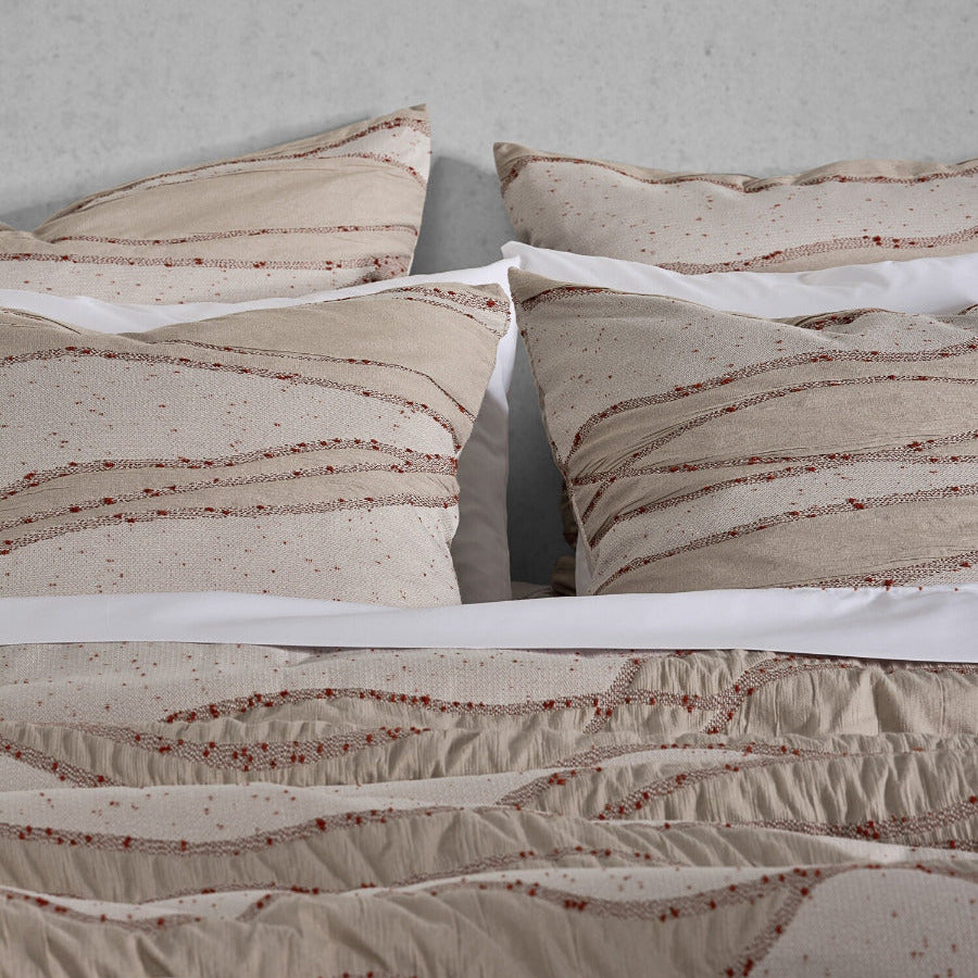 dekoratīvs spilvens OCEANO, 60% kokvilna 40% poliesters, orange, balts ar bēšīgo, interjerā