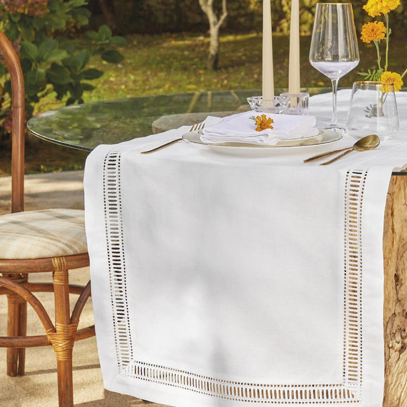 Galda celiņš OLIMPIA, 70% kokvilna, 30% poliesters, ažūra izšūvums, balts, dabā