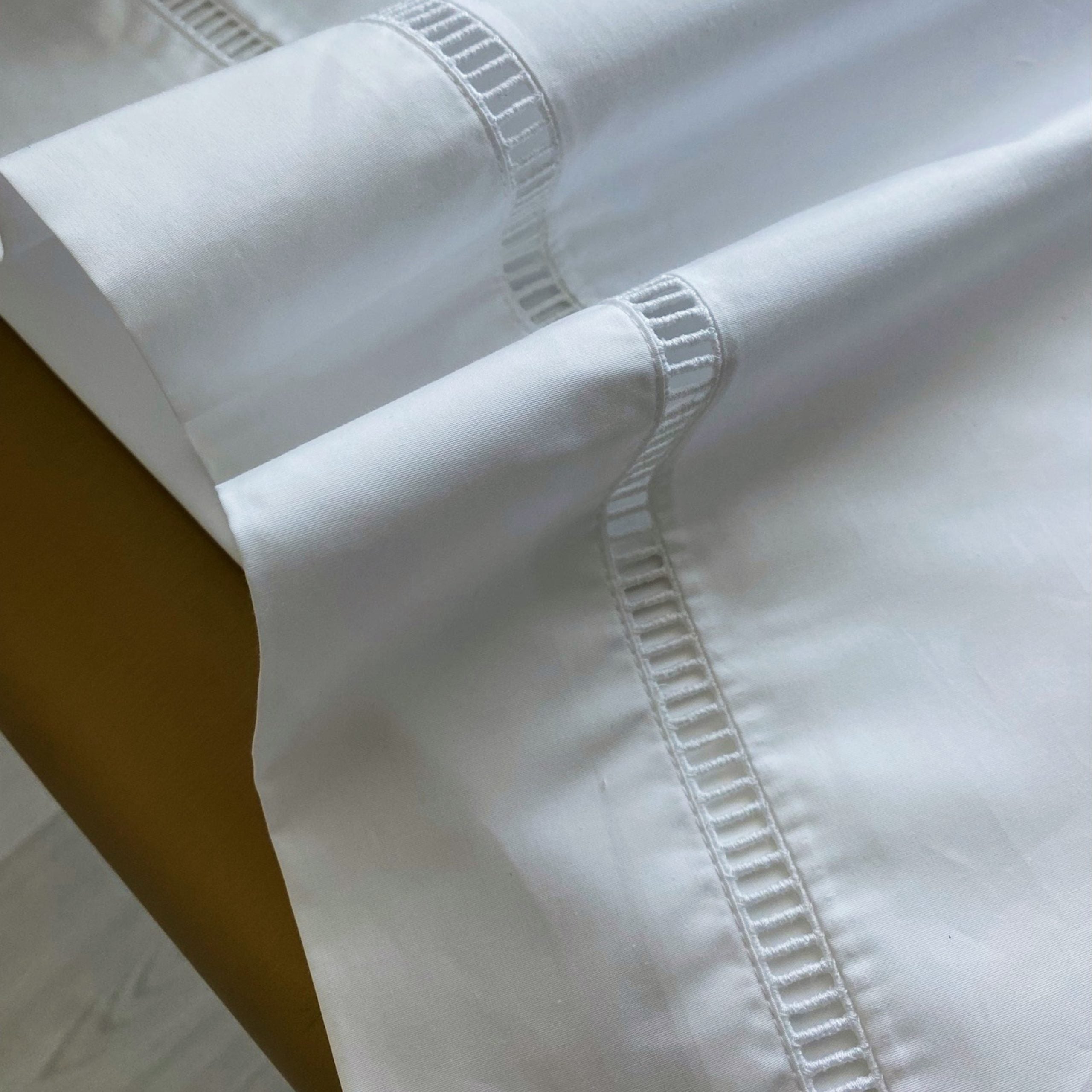 gultas veļa PAROS, 100% Eģiptes kokvilna, 400TC perkals, balts, izšuvuma detaļas