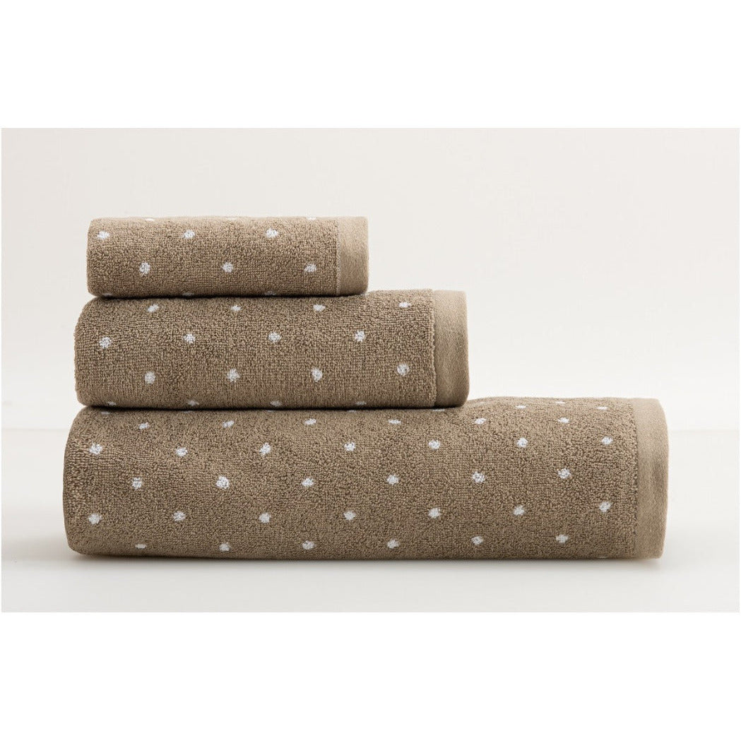 Frotē dvieļi EFFICIENCE DOTS, 74% kokvilna, 20% pārstrādāta kokvilna un 6% citi, 520g/kvm, roble, tumši bēšs ar punktiņām