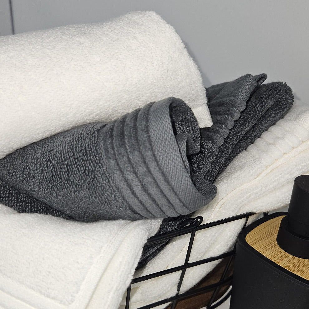 Fotē dvieļi SAVOY, 100% long staple combed cotton, 100% garo šķiedru ķemmētā kokvilna, Zero twist, nulles vīrpšana, 600 g/kvm, antracīts, balts, interjerā