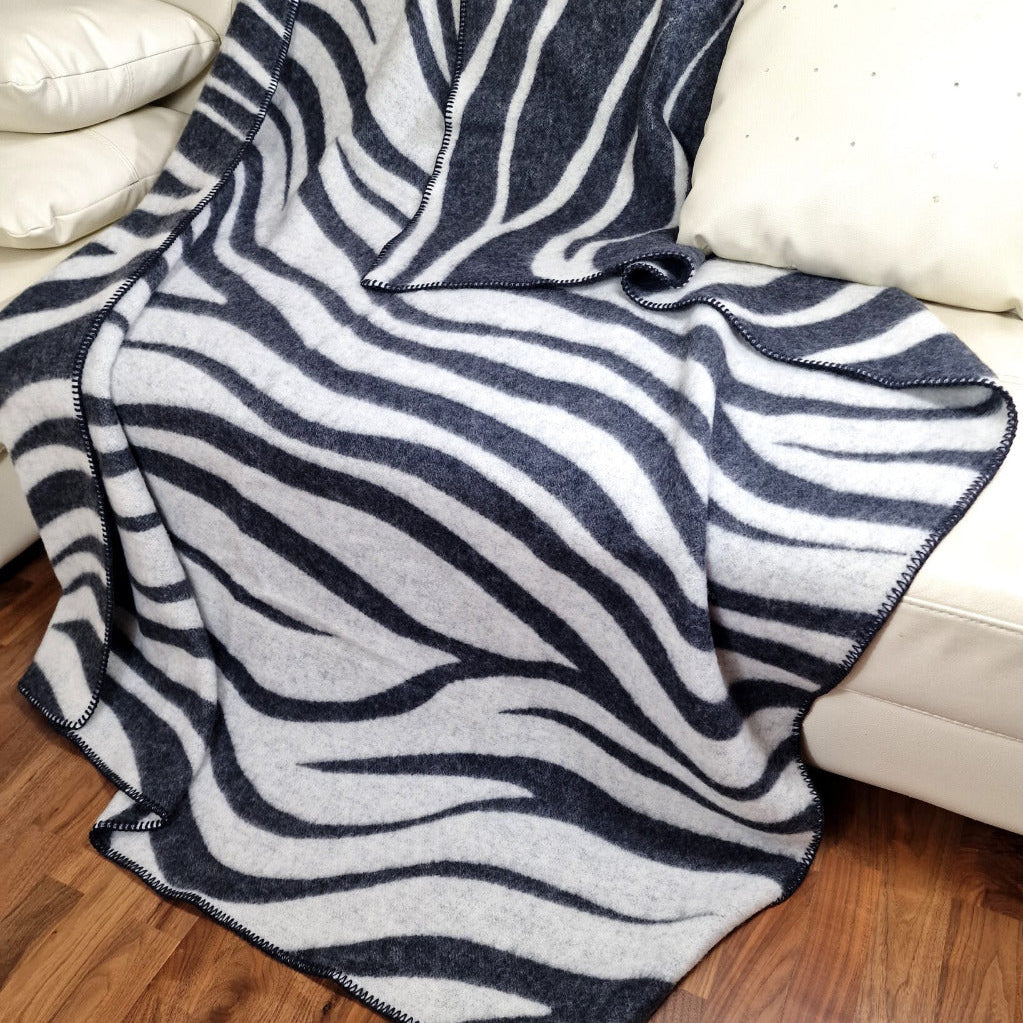 Vilnas sega SELVA, 150x200, 100% vilna, 450 g/kvm, melnbalts zebras raksts