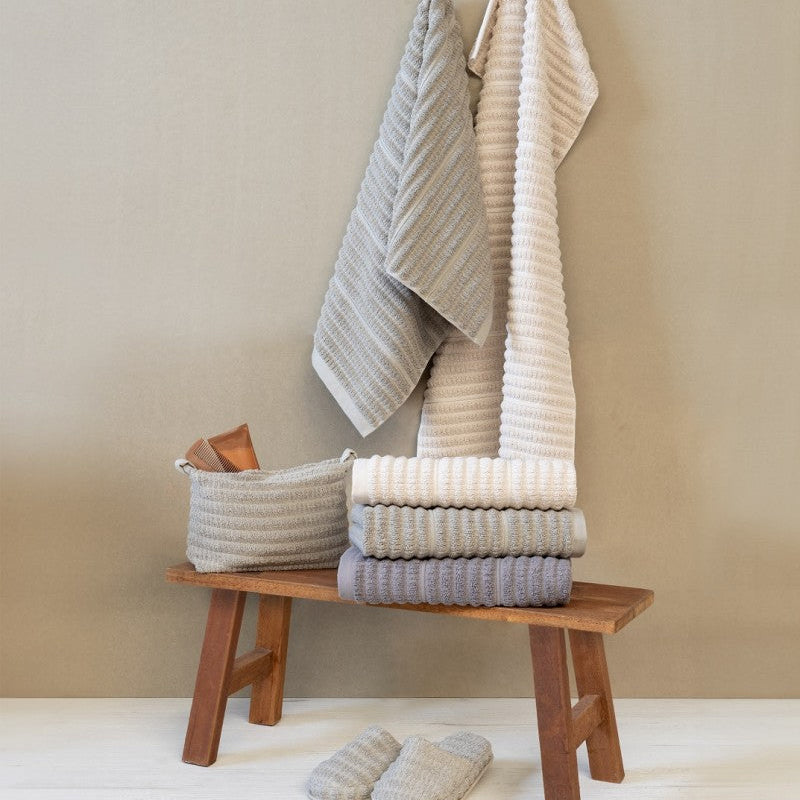 Frotē dvieļi SWELL, 100% kokvilna, 550g/kvm, teksturēts, naturālās krāsas, interjerā