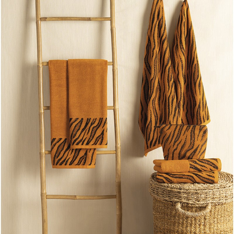 Frotē dvieļi TIGER, 100% kokvilna, 500g/kvm , oranžs ar tiģera rakstu, interjerā