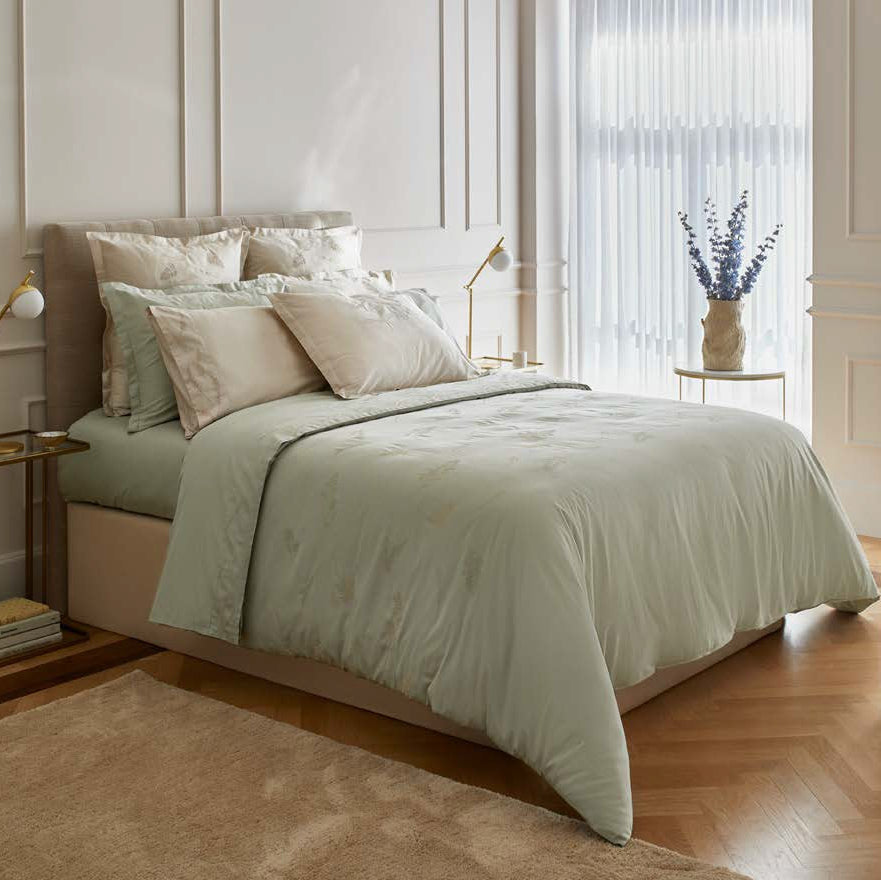 gultas veļa VIENNA 100% kokvilna, 300TC satīns,ar izšuvumu, olīvu, interjerā