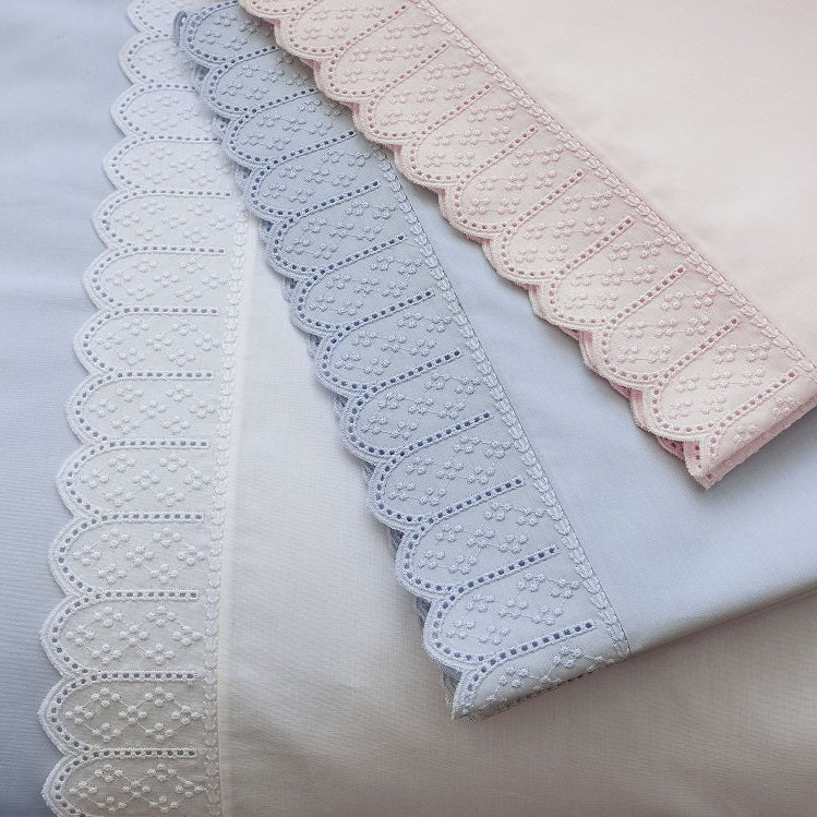 mazuļu palagi NICO, 100% organiskā kokvilna, 200TC perkals, balts, zils, roza ar izšūtu malu