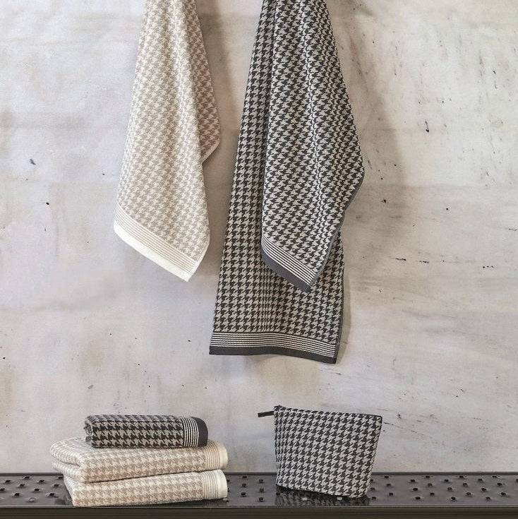 Frotē dvieļi ZOSU KĀJIŅA, 100% kokvilna, 500g/kvm, zosu kājiņa raksts, bēšš, tumši pelēks, interjerā