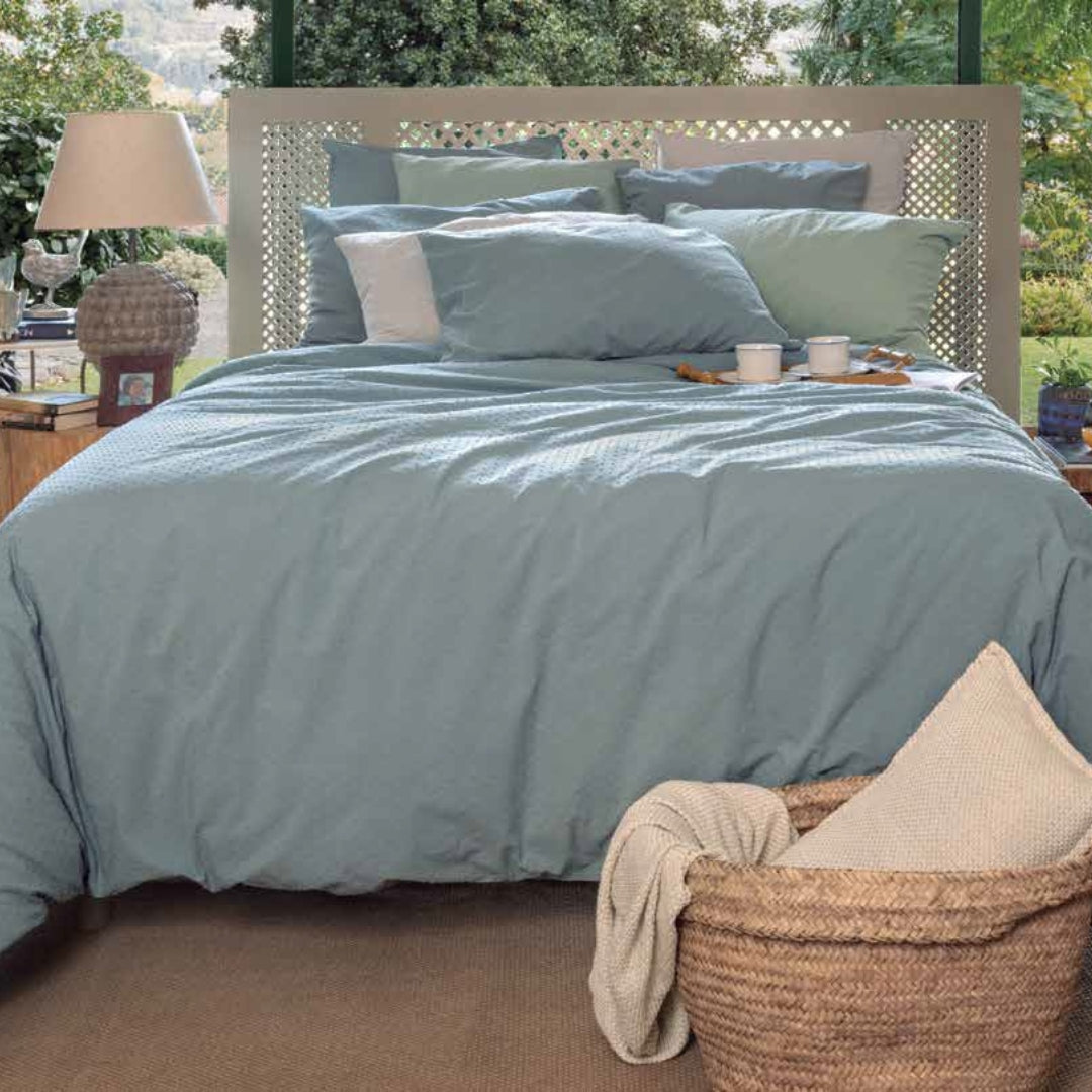 gultas veļa COMPORTA, 100% kokvilna, pelēkzila, interjerā