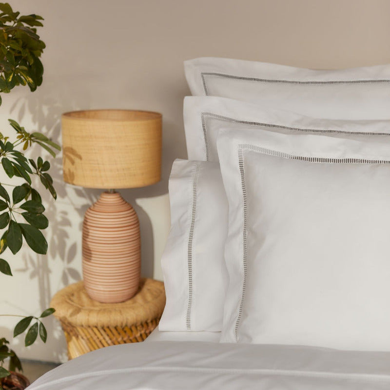 spilvendrānas oxford PAROS, 100% Eģiptes kokvilna, 400TC perkals, ar izšuvumu, balta, interjerā