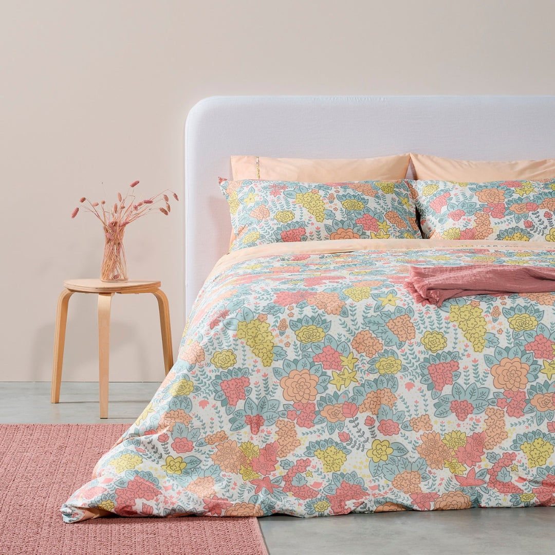 gultas veļā PEACEFULL, 100% kokvilna, krāsains ziedu raksts, interjerā