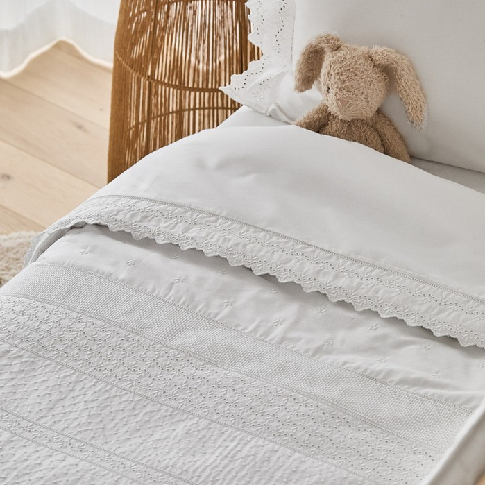 mazuļu gultas veļa LUZ, 100% organiskā kokvilna, 200TC perkals, balts ar izšūvumu, interjerā