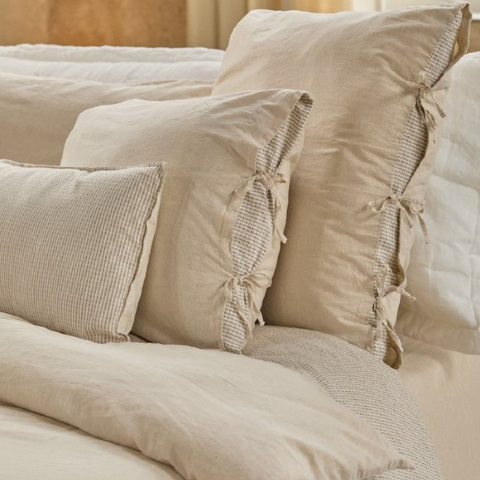 spilvedrānas PETRA, 70% kokvilna, 30% Eiropas lins, stonewashed, žakards, bēšā