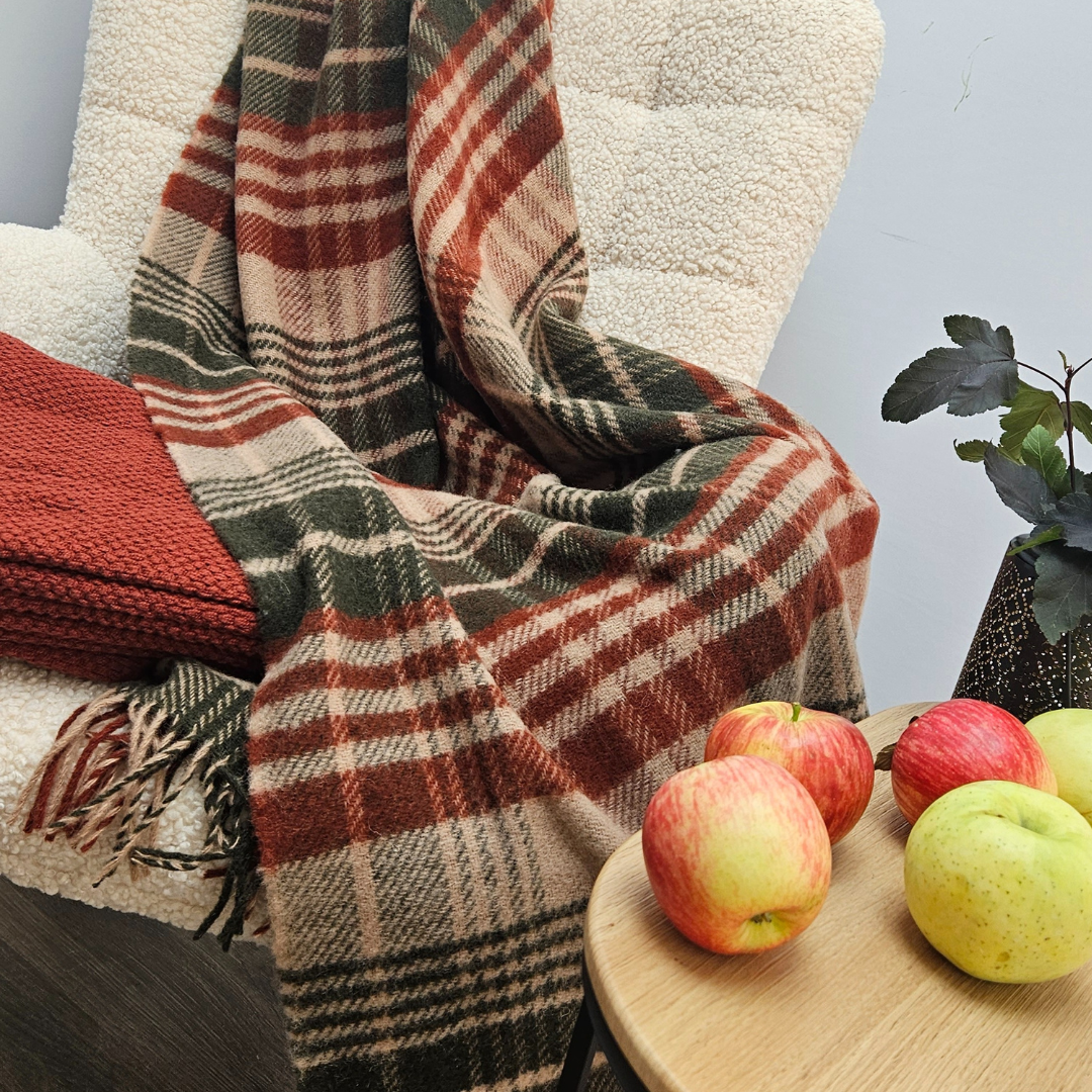 Vilnas pleds TIROL, 140x200, 100% vilna, 340 g/kvm, rūtiņu, bēšš, terrakota, olīvu, interjerā