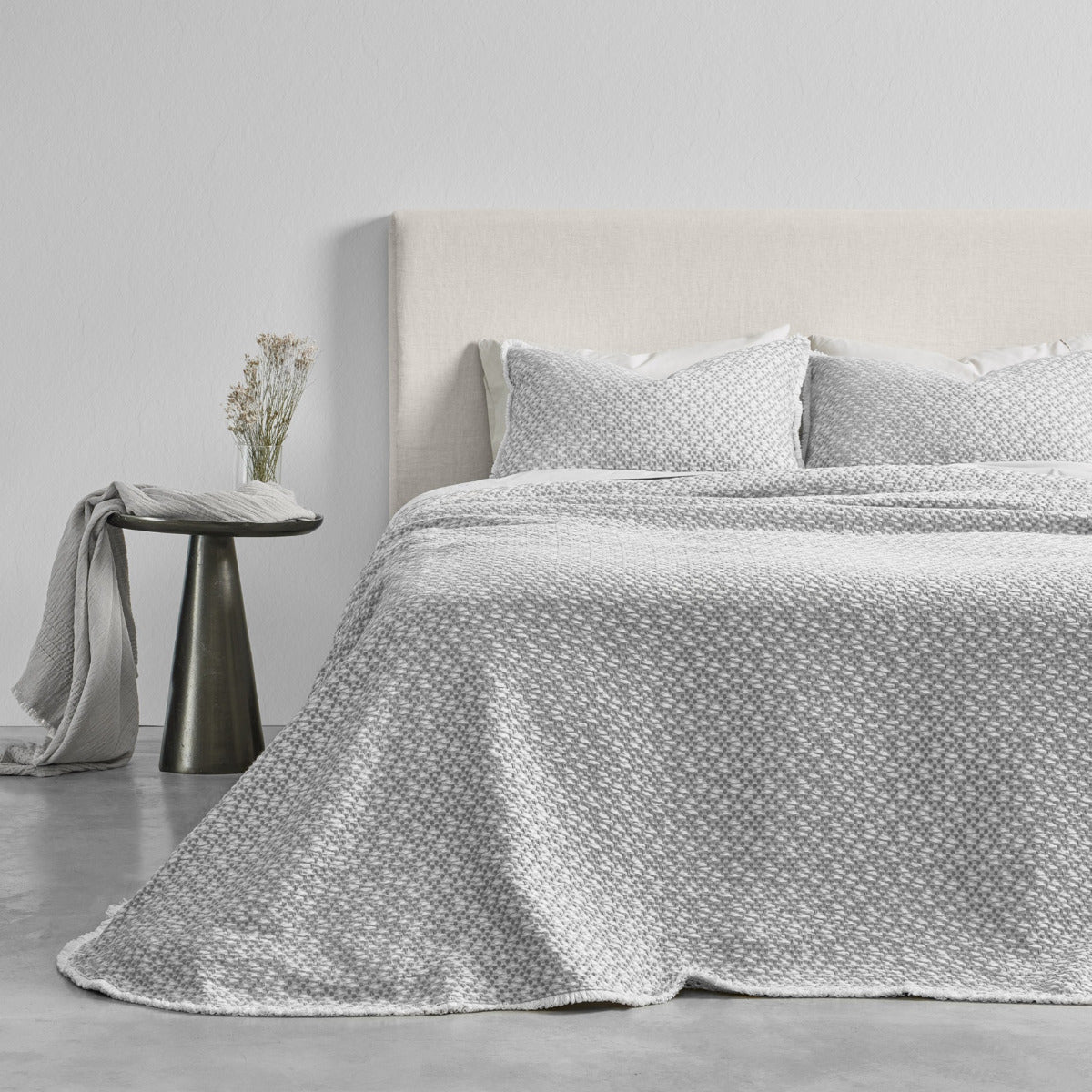 gultas pārklājs JOVE, 100% BCI cotton, pelēks, interjerā