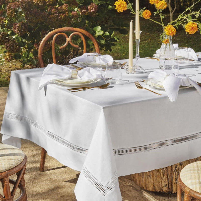 Galdauts OLIMPIA, 70% kokvilna, 30% poliesters, ažūra izšūvums, balts, dabā