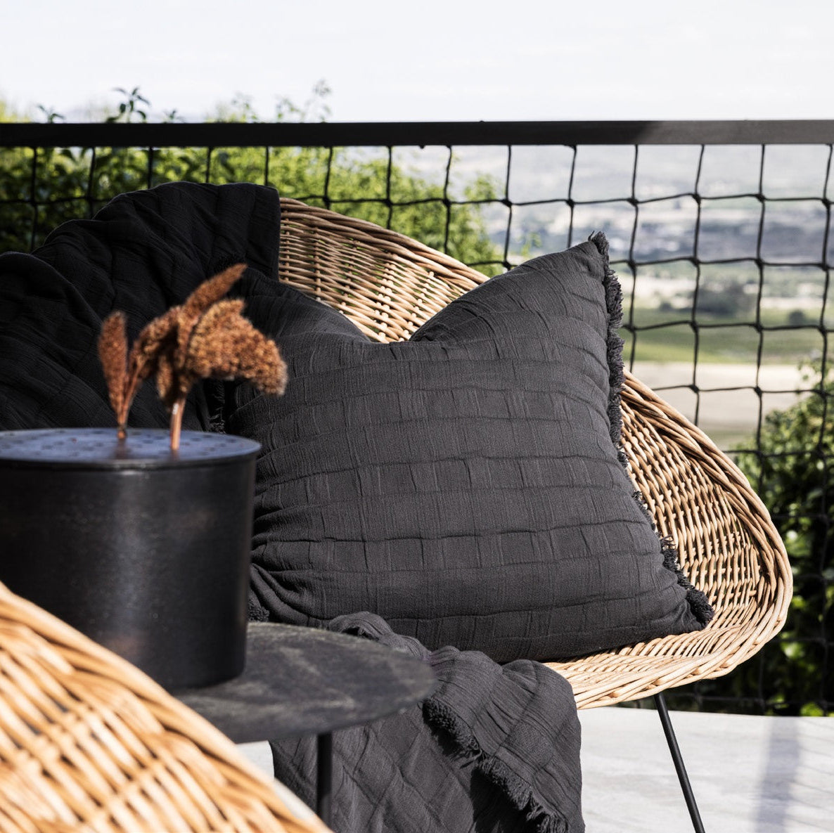 dekoratīvā spilvendrāna MALTHE, 100% BCI cotton, grey, tumši pelēks, dabā