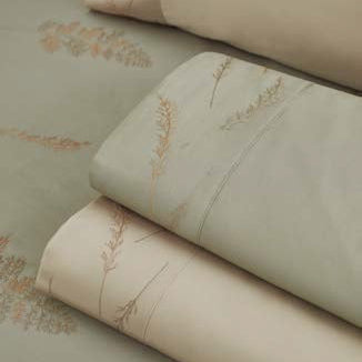 gultas veļa VIENNA 100% kokvilna, 300TC satīns,ar izšuvumu, latte, olīvu