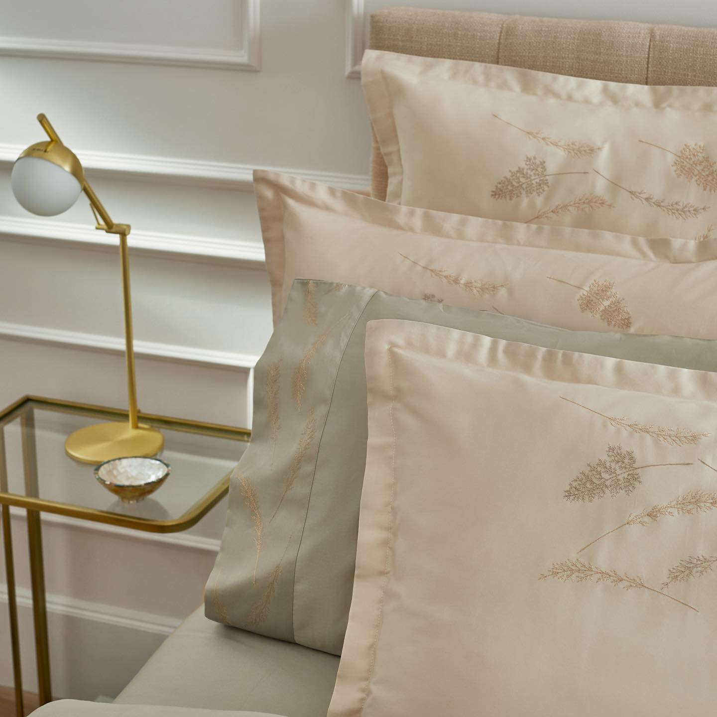 spilvendrānas VIENNA 100% kokvilna, 300TC satīns,ar izšuvumu, latte