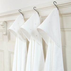 Dvielis ar kapuci mazuļiem LULLABY 100x100 balts ar pelēko 100% organiskā kokvilna